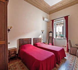 It simulates the stay in a comfortable room of theB&B Novecento