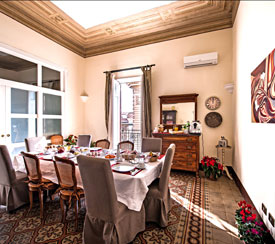 Visit the breakfast room of theB&B Novecento in Palermo