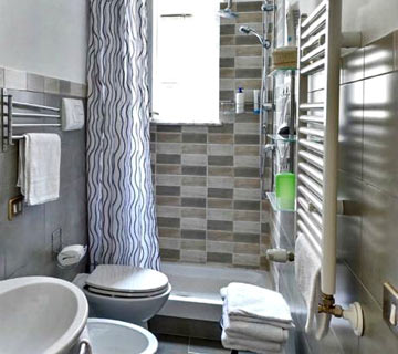 modern bathrooms with shower in Palermo in the city center