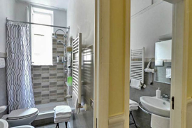 modern anc comfortable bathrooms at bed and breakfast Novecento of Palermo